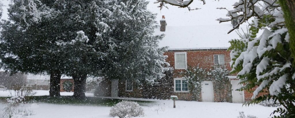 image-of-jane-austen's-house-in-snowy-winter-alton