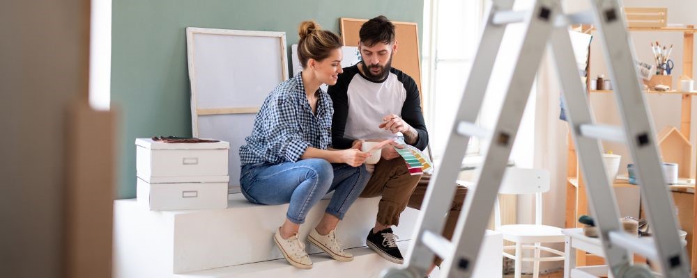 couple-discussing-their-renovation-look